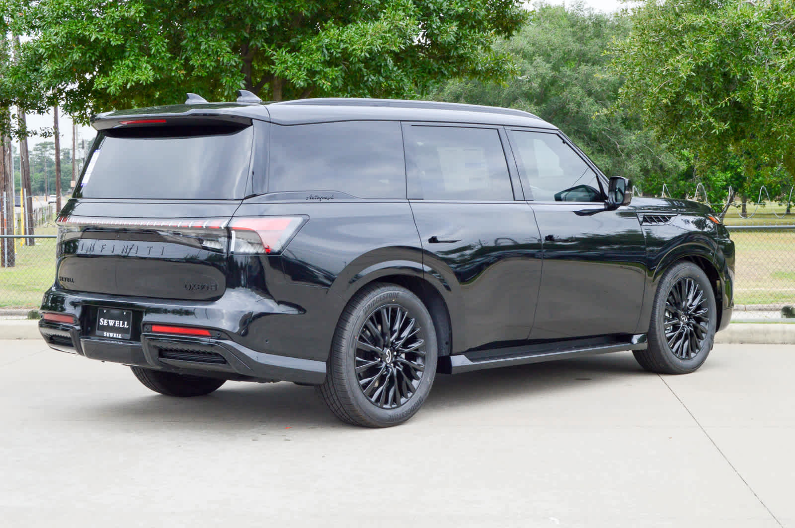2025 Infiniti QX80 photo 3