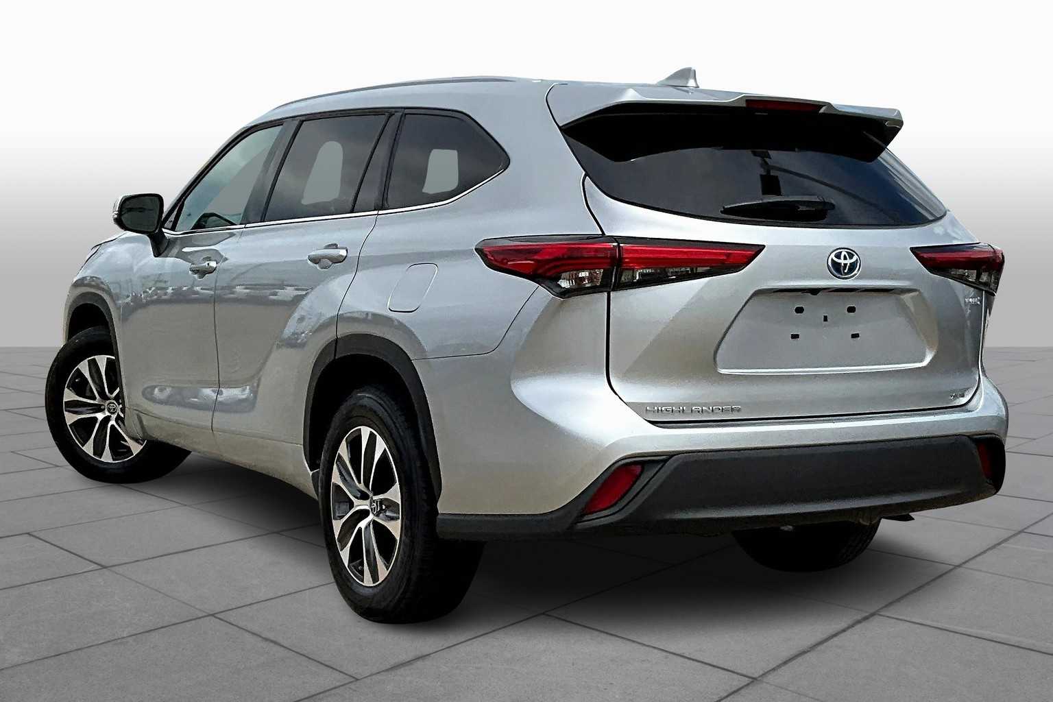 2022 Toyota Highlander Hybrid XLE photo 9
