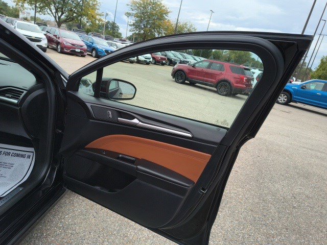 2020 Ford Fusion Titanium photo 18