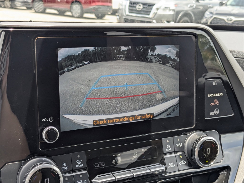 2023 Toyota Highlander LE photo 22