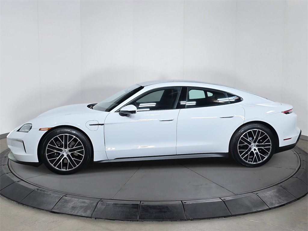 2026 Porsche Taycan 4 photo 2