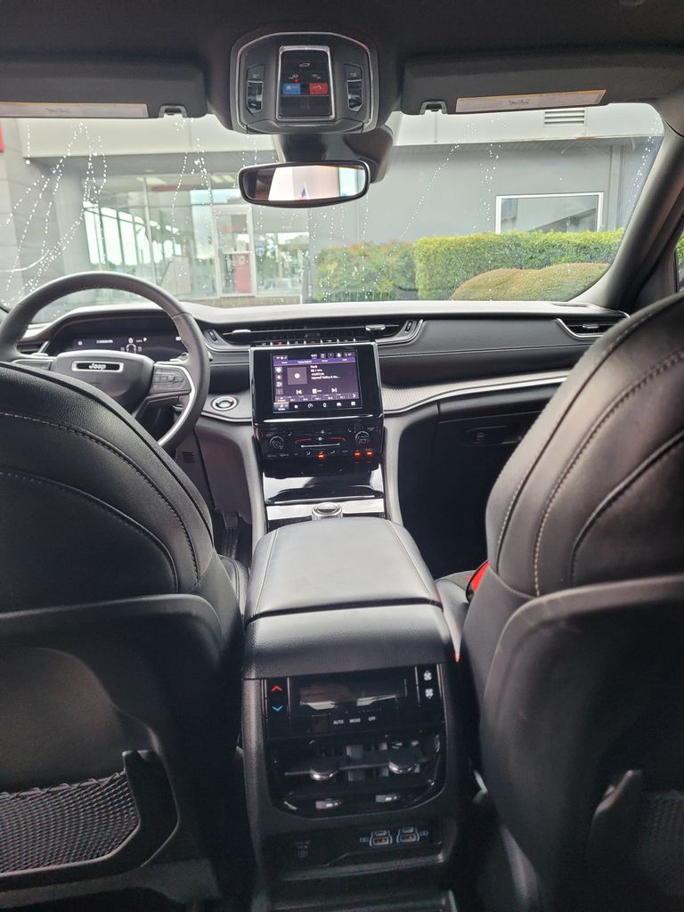 2024 Jeep Grand Cherokee Altitude photo 10