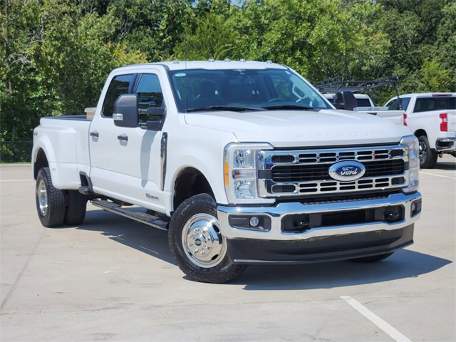 2023 Ford F-350 Super Duty XLT's photo