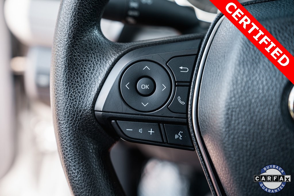 2019 Toyota Camry SE XLE photo 13