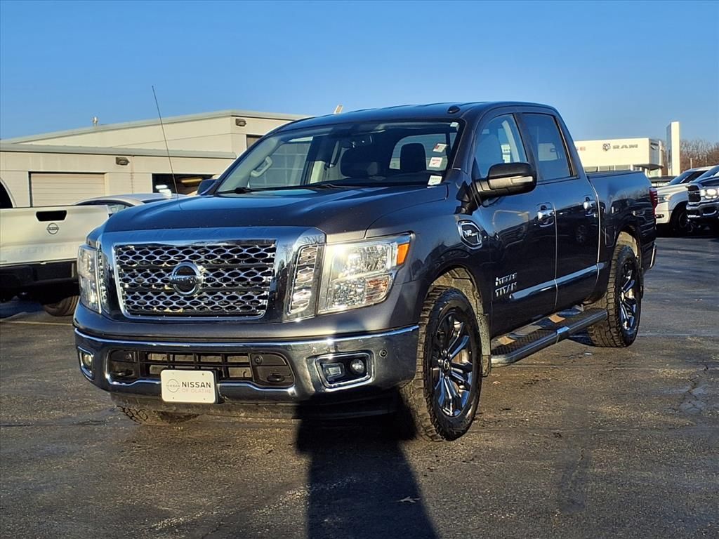 2017 Nissan Titan SV's photo