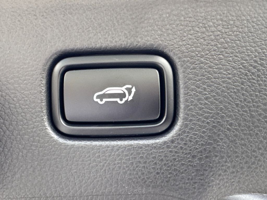 2025 Kia Seltos EX photo 22