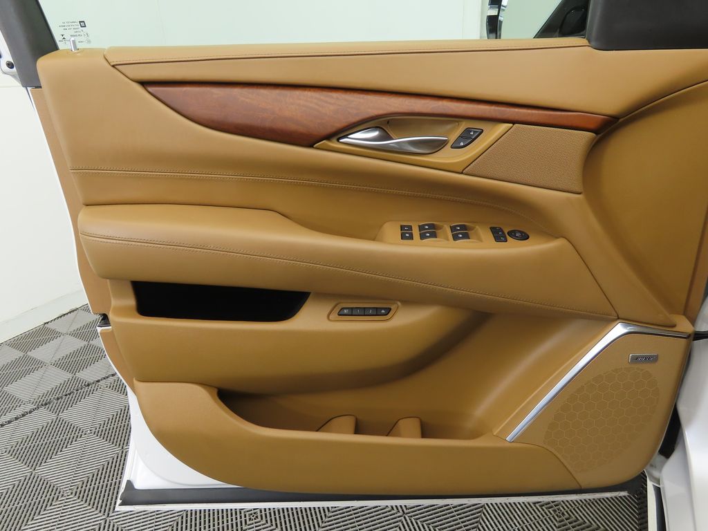2017 Cadillac Escalade Platinum photo 23