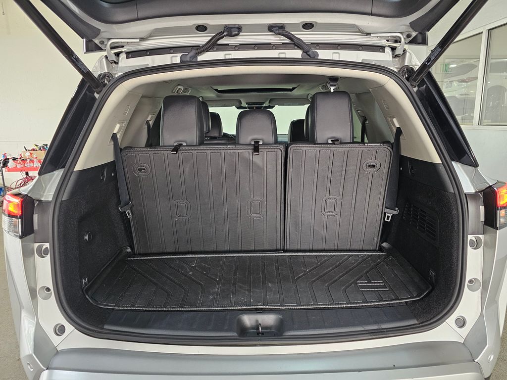 2022 Nissan Pathfinder Platinum photo 27