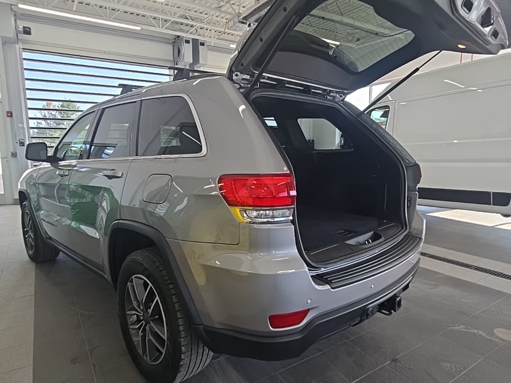 2019 Jeep Grand Cherokee Laredo E photo 12