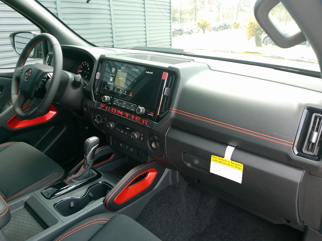 2025 Nissan Frontier Crew Cab PRO-4X photo 13