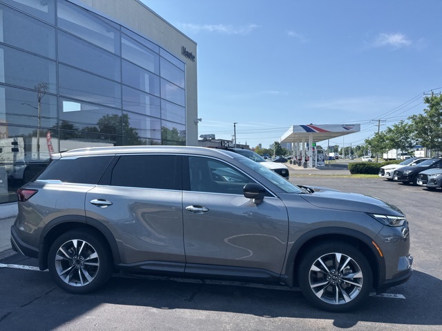 2023 Infiniti QX60 Luxe photo 2