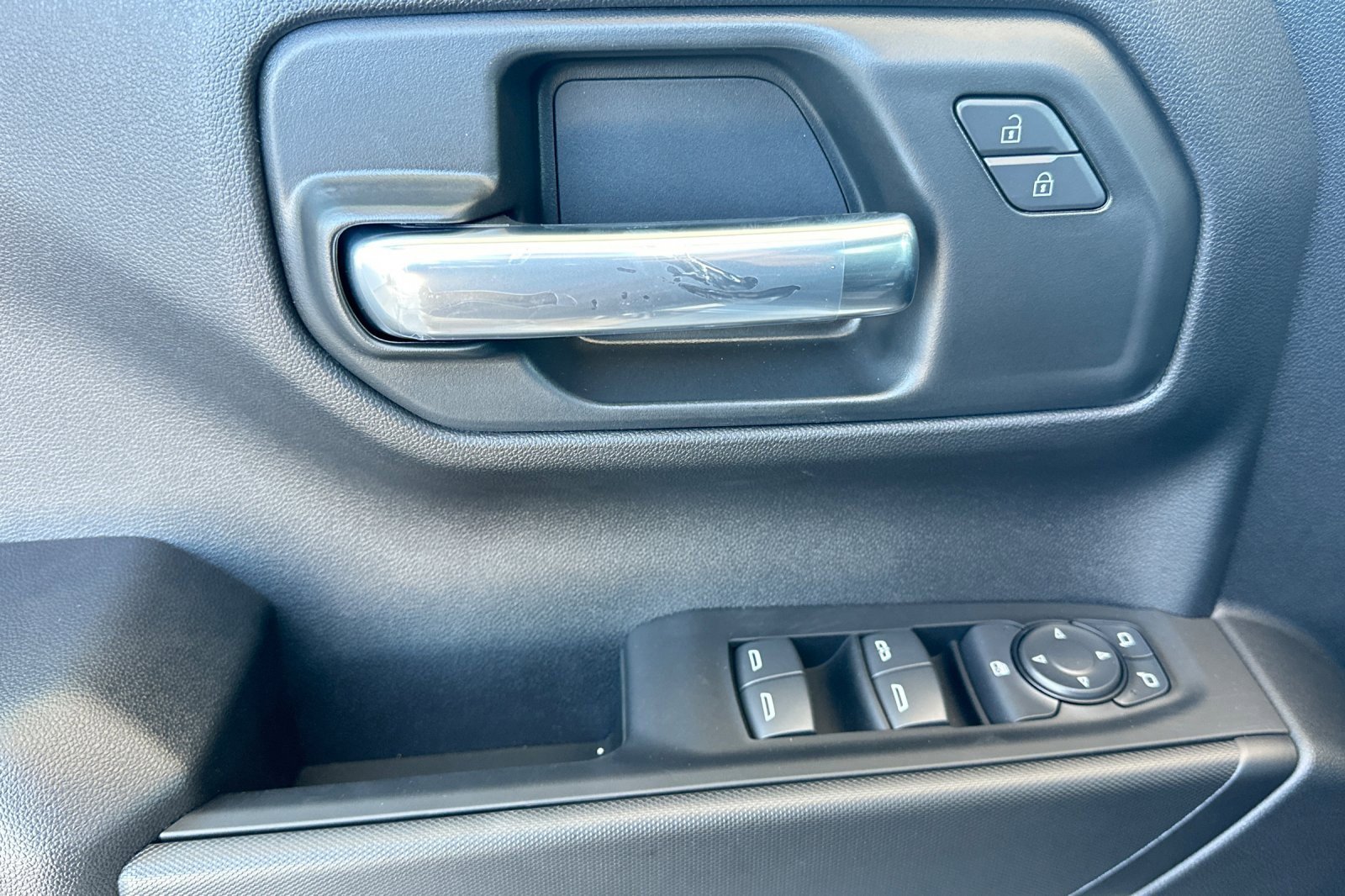 2025 Chevrolet Silverado 1500 Custom photo 11