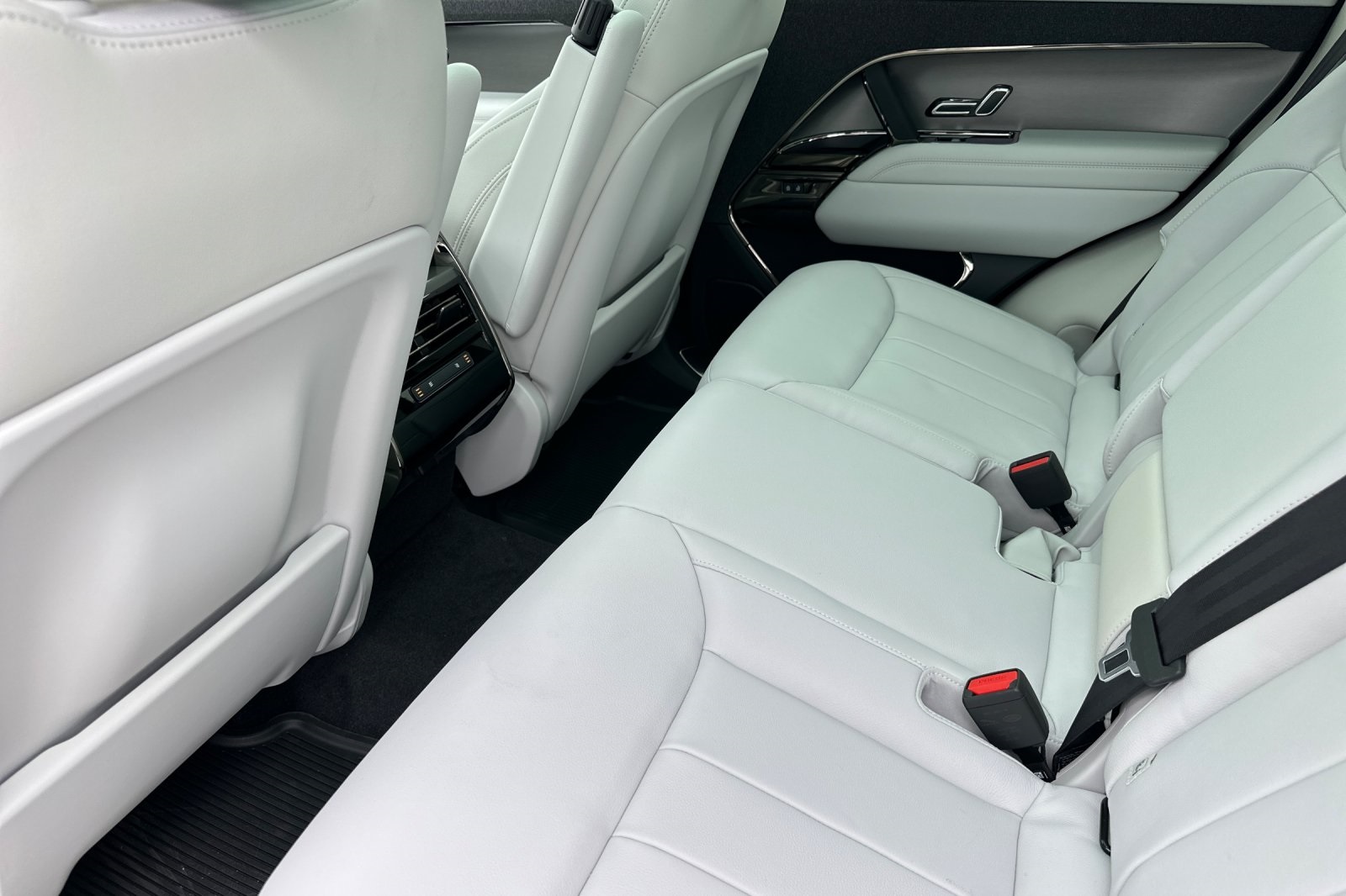 2025 Land Rover Range Rover Sport P360 S photo 13