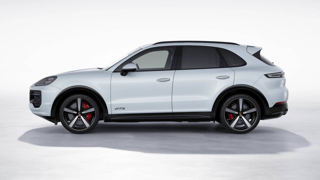 2026 Porsche Cayenne GTS photo 2