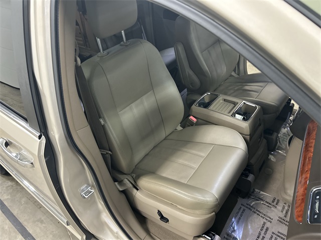 2014 Chrysler Town & Country photo 38
