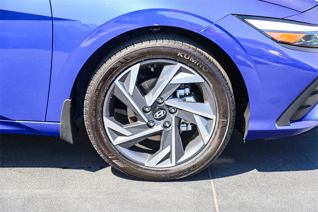 2025 Hyundai Elantra SEL Sport photo 9