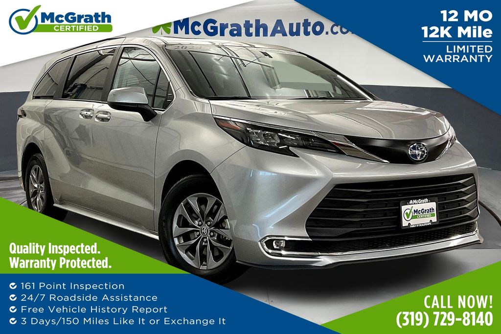 2024 Toyota Sienna XLE's photo