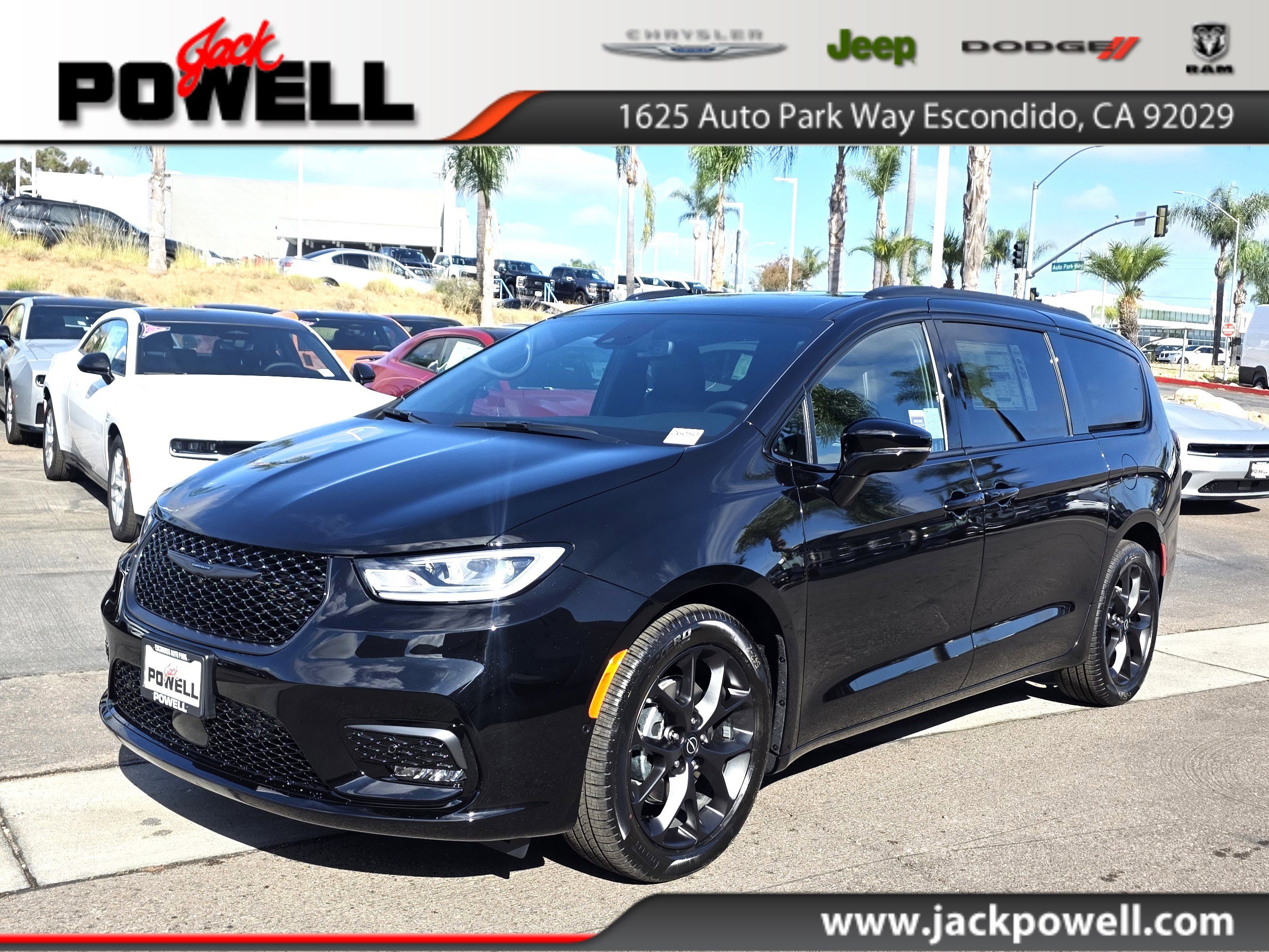 2026 Chrysler Pacifica Select's photo