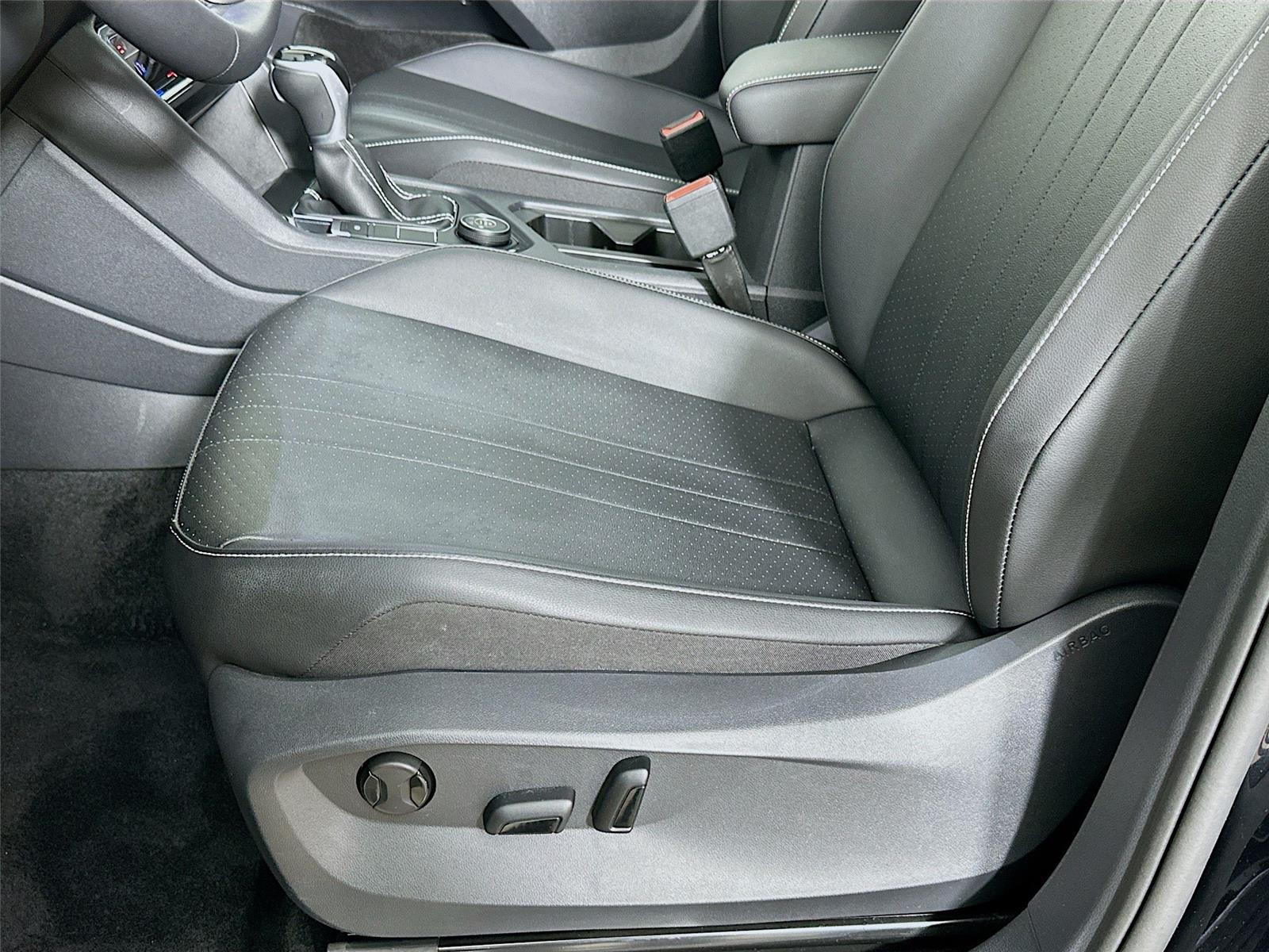 2023 Volkswagen Tiguan SE R-Line Black photo 18