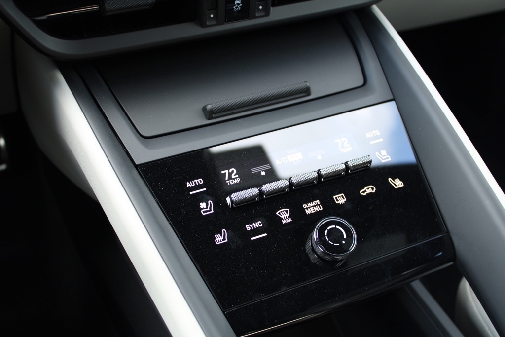 2025 Porsche Macan Electric photo 21