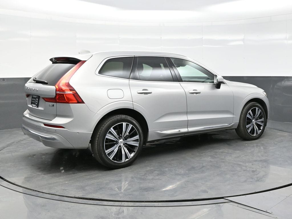 2023 Volvo XC60 B5 Plus photo 6