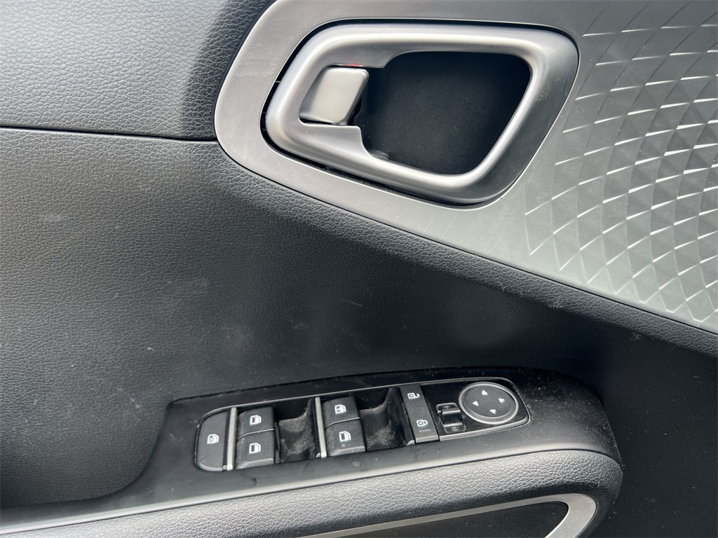 2023 Kia Soul LX photo 13