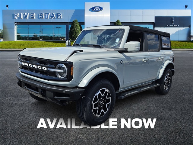 2022 Ford Bronco Outer Banks photo 2