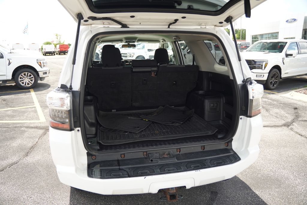2016 Toyota 4Runner SR5 photo 7