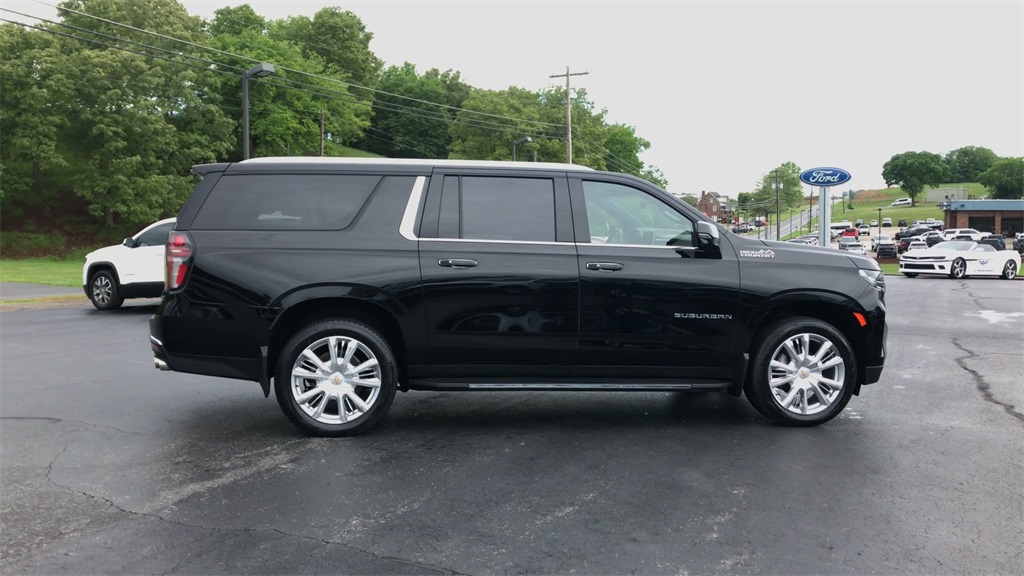 2023 Chevrolet Suburban High Country photo 8