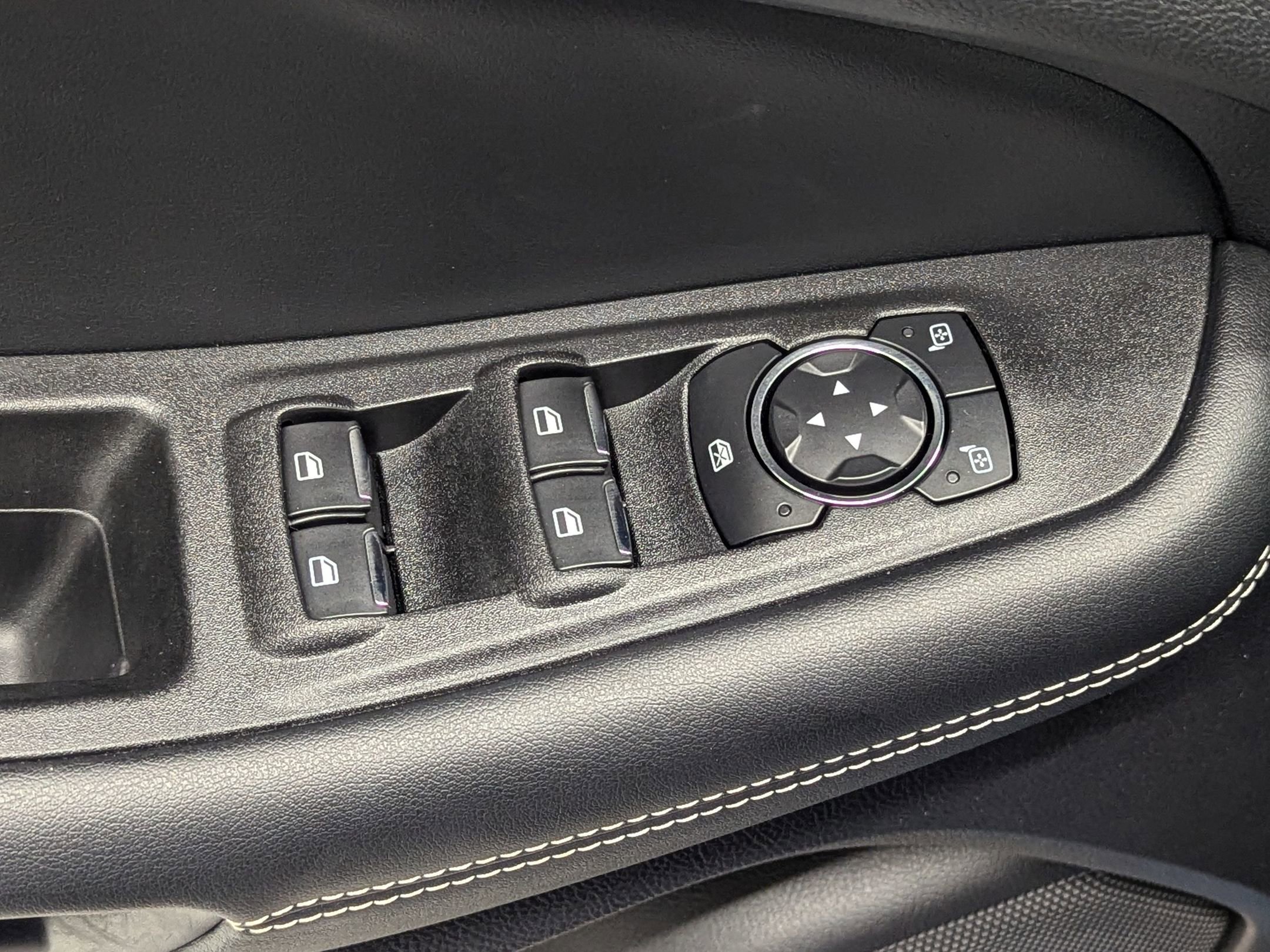 2021 Ford Edge ST photo 18