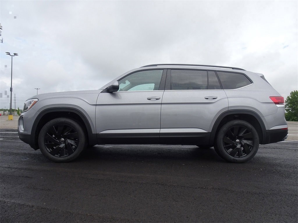 2025 Volkswagen Atlas SE Technology photo 2