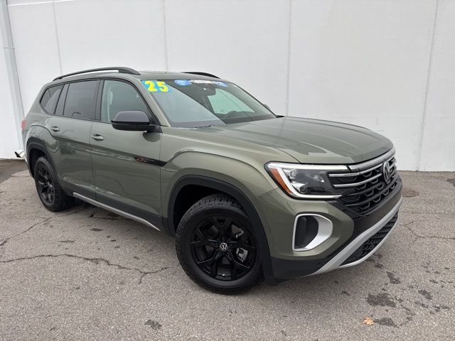 Certified 2025 Volkswagen Atlas Atlas Peak Edition with VIN 1V2CR2CAXSC547313 for sale in Kansas City