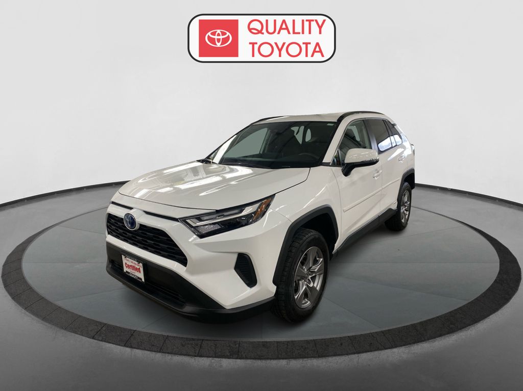 2024 Toyota RAV4 LE's photo