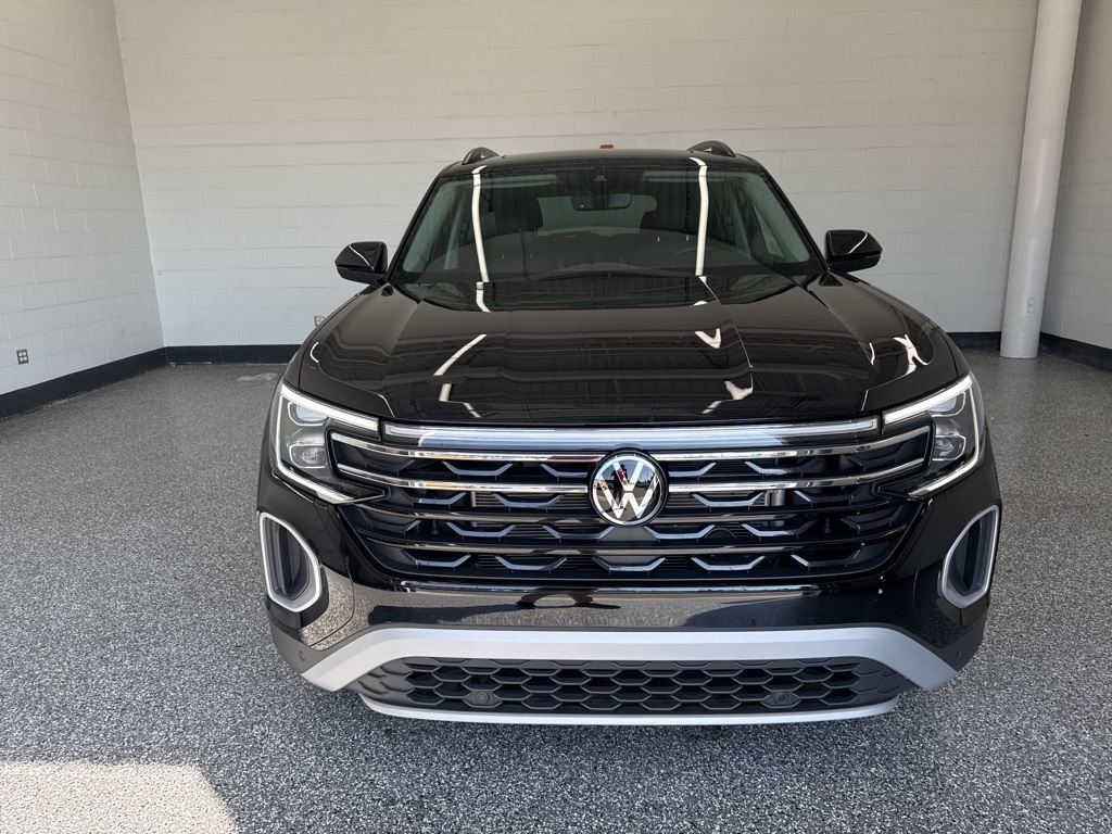 2025 Volkswagen Atlas Peak Edition SE photo 3