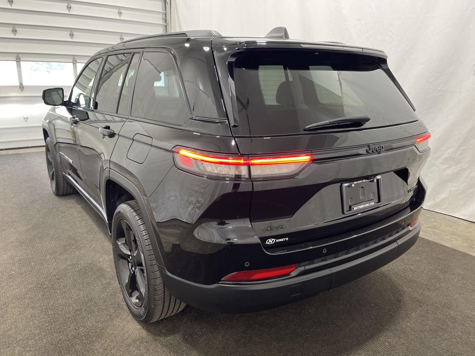 2023 Jeep Grand Cherokee Limited photo 4