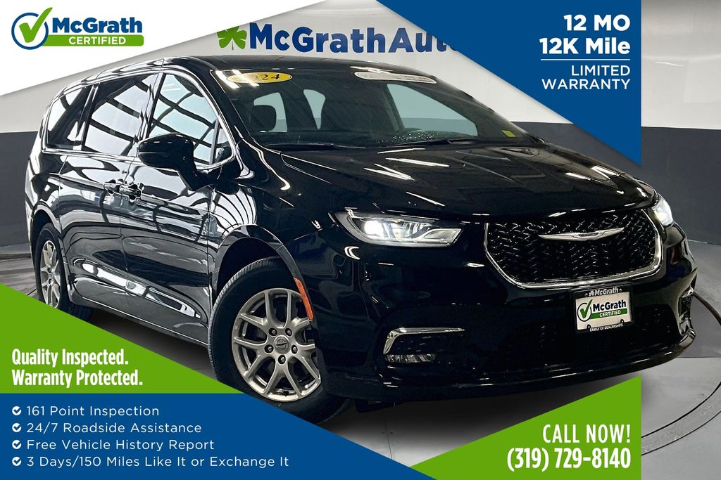 2024 Chrysler Pacifica Touring L's photo