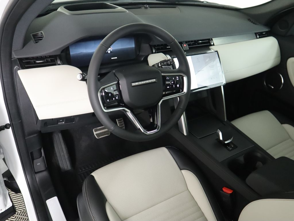 2025 Land Rover Discovery Sport SE photo 9