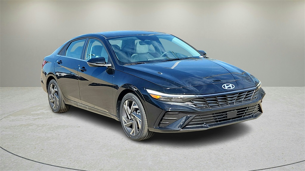2025 Hyundai Elantra Limited's photo