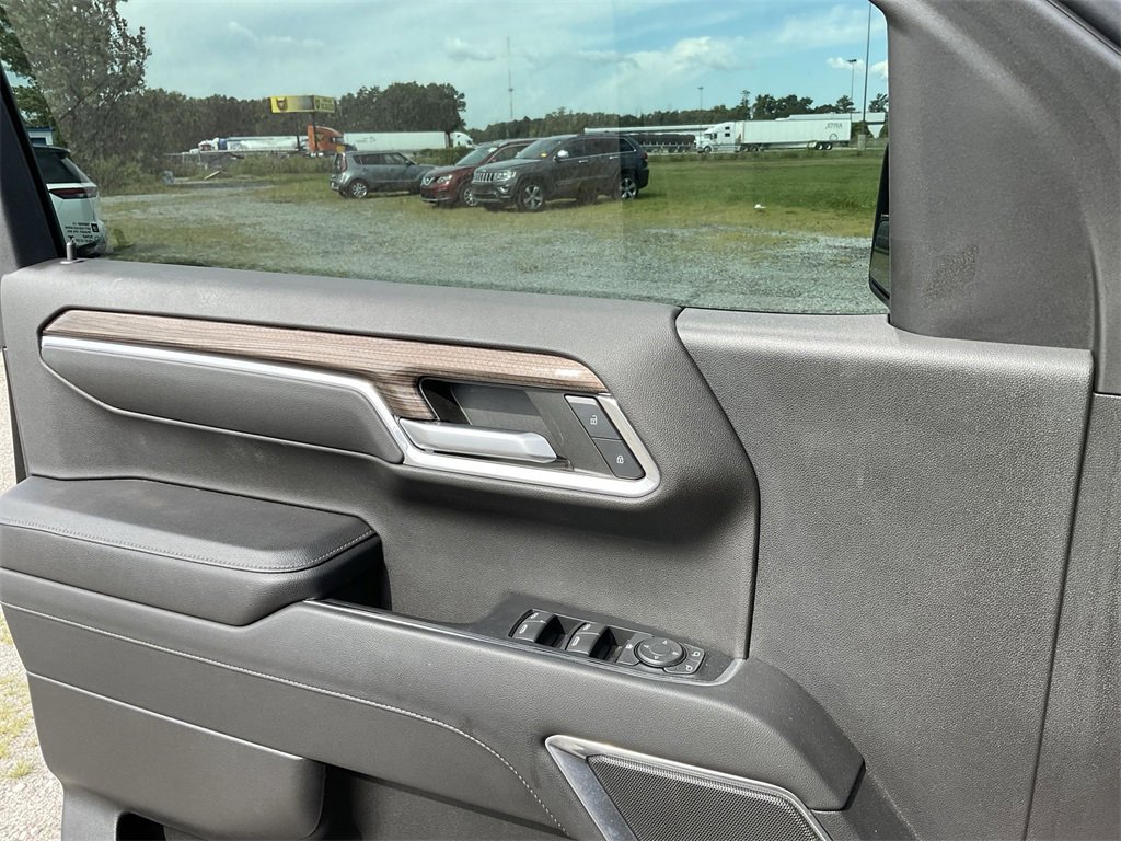 2022 Chevrolet Silverado 1500 RST photo 12