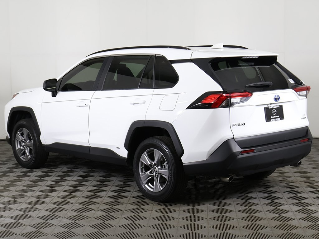 2024 Toyota RAV4 Hybrid LE photo 2
