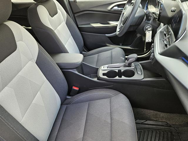 2024 Chevrolet Trax LS photo 9