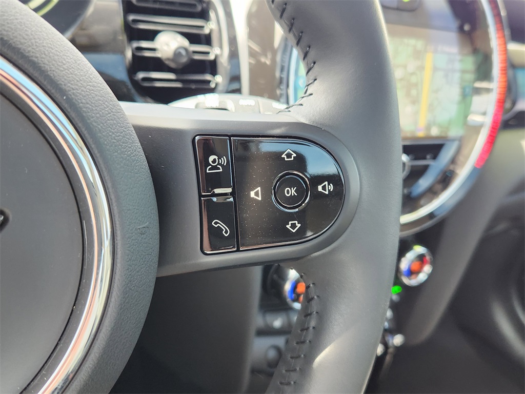 2024 Mini Cooper 2 Door Hardtop SE photo 18