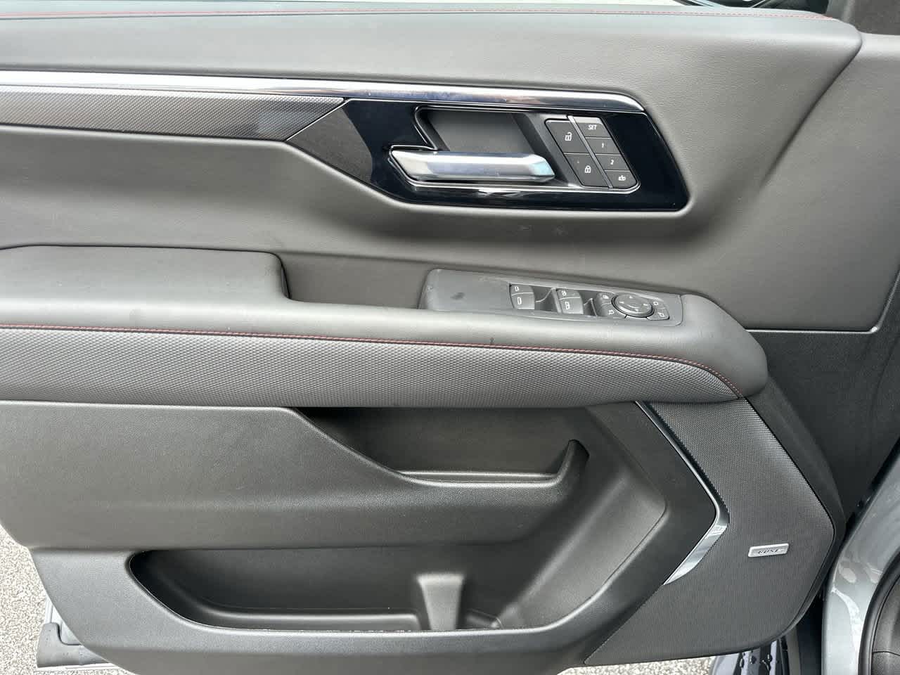 2025 Chevrolet Suburban RST photo 16