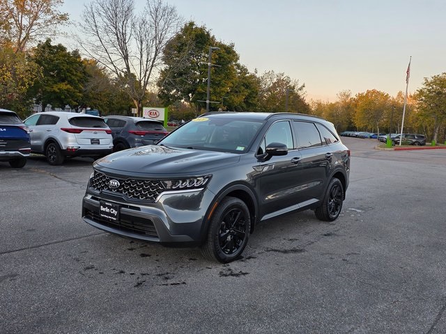 2021 Kia Sorento S photo 2