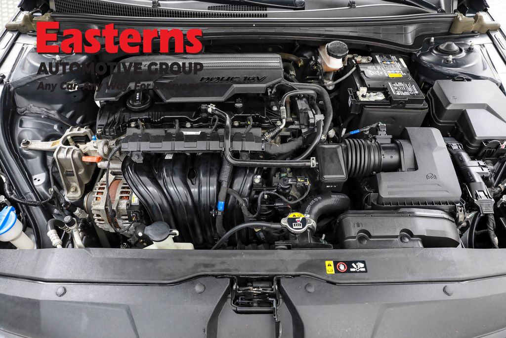 2021 Hyundai Elantra SEL Convenience photo 3