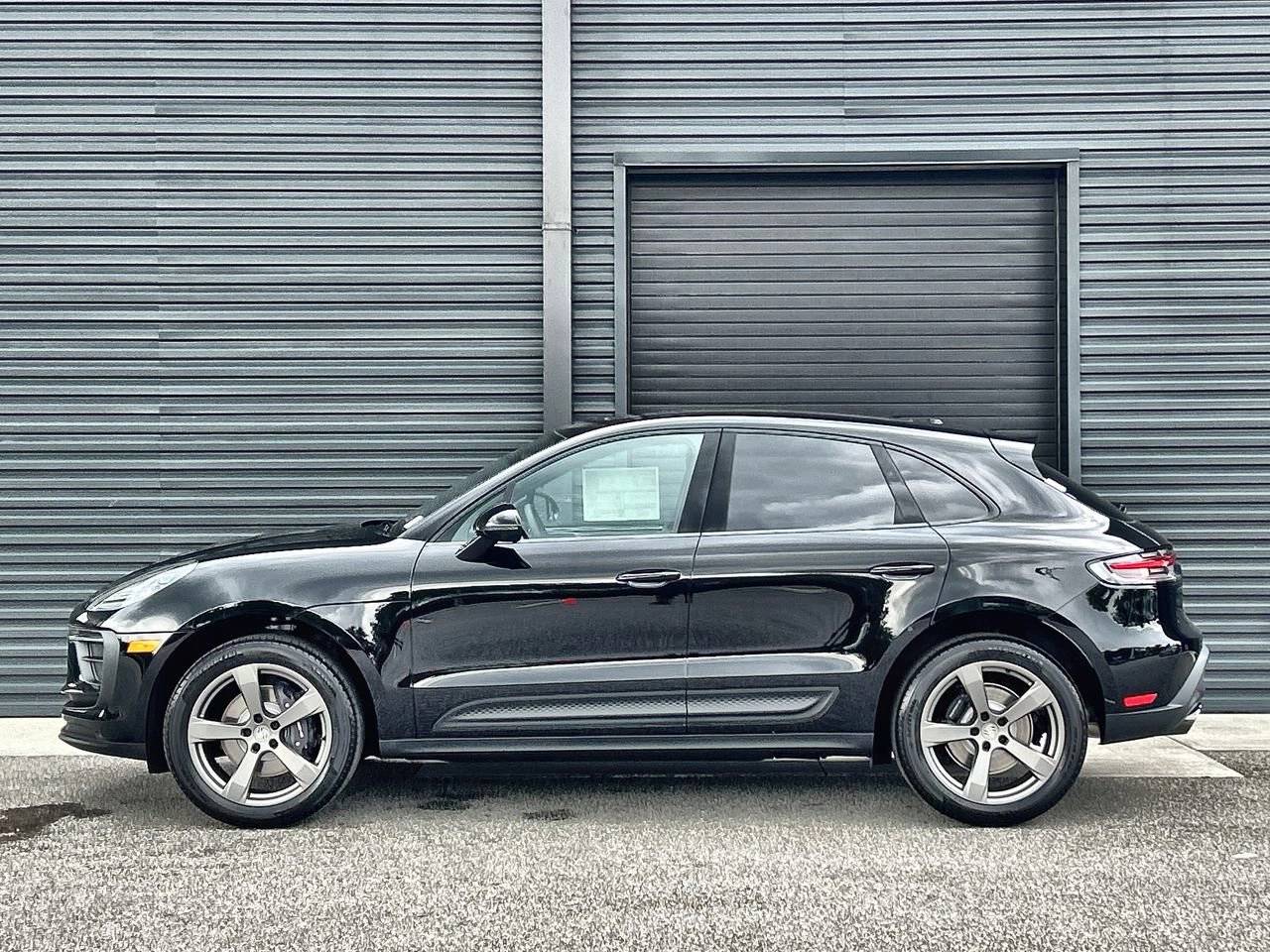 2026 Porsche Macan Base photo 10