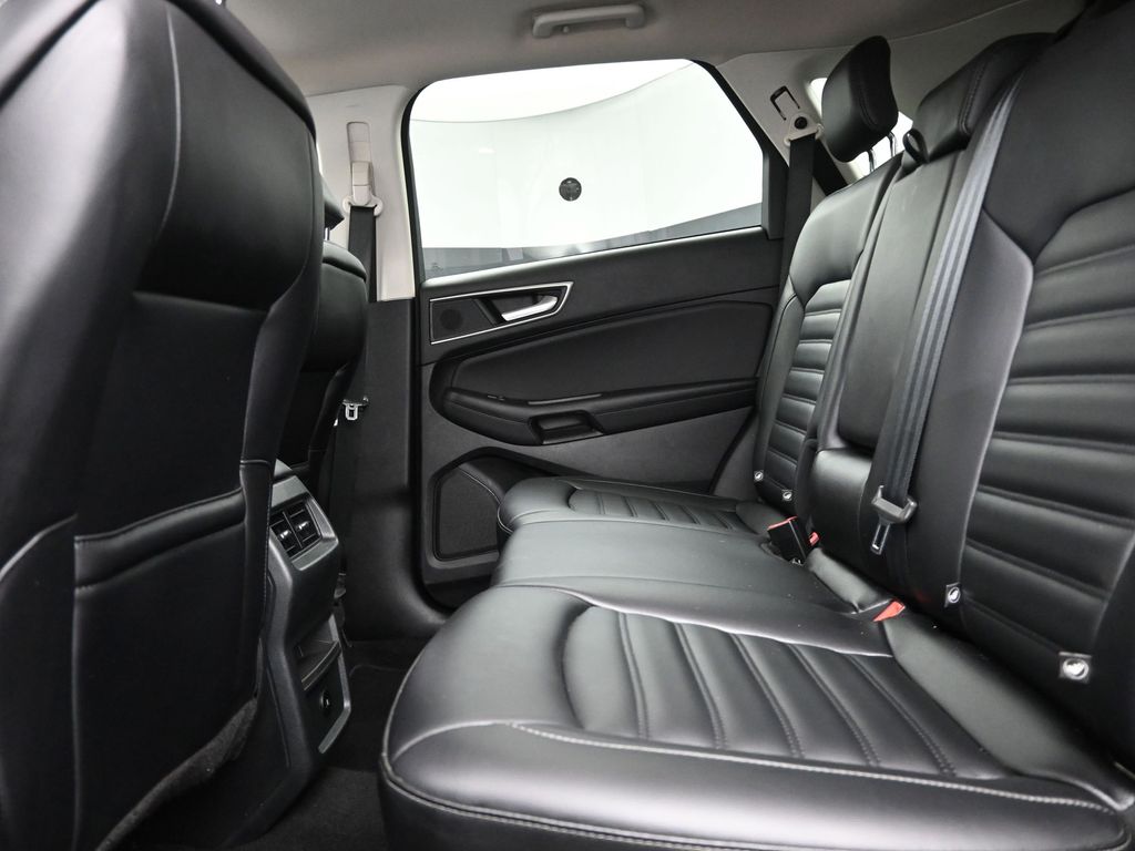 2024 Ford Edge SEL photo 8