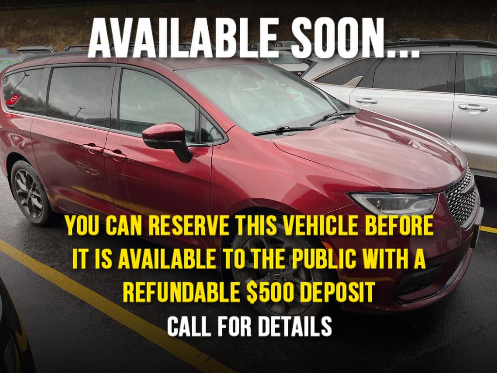 2023 Chrysler Pacifica Touring L's photo