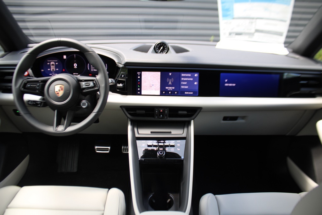 2025 Porsche Macan Electric photo 28