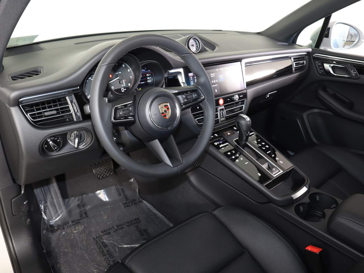 2026 Porsche Macan T photo 4